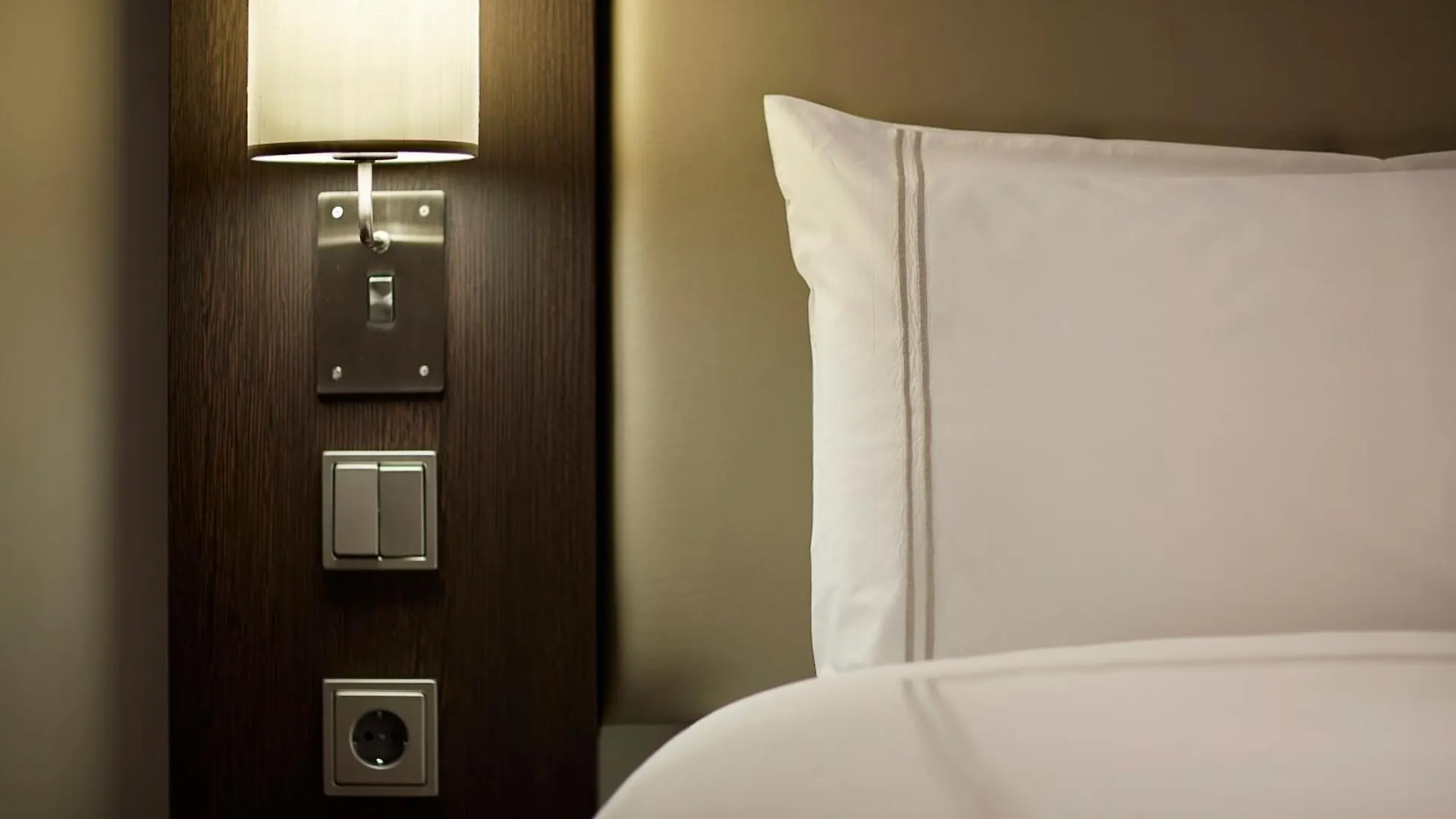 Premier Inn Hamburg City Klostertor Hotel